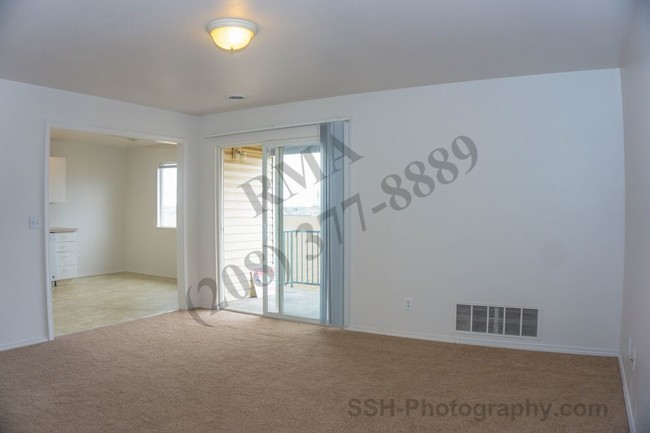 Building Photo - 863 N White Barn Rd