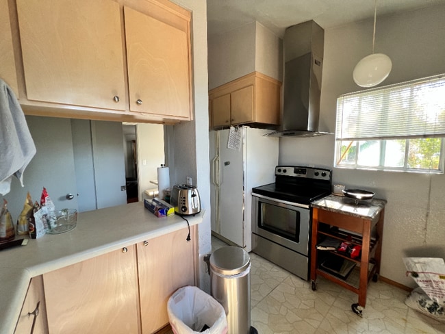 Photo - 943 E Duane Ave House