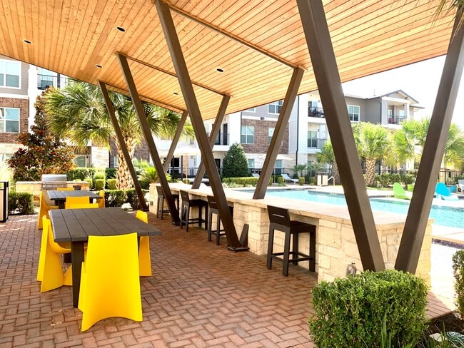 Building Photo - Onion Creek