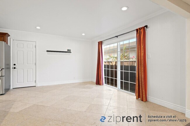 Building Photo - 2048 Woodglen Dr