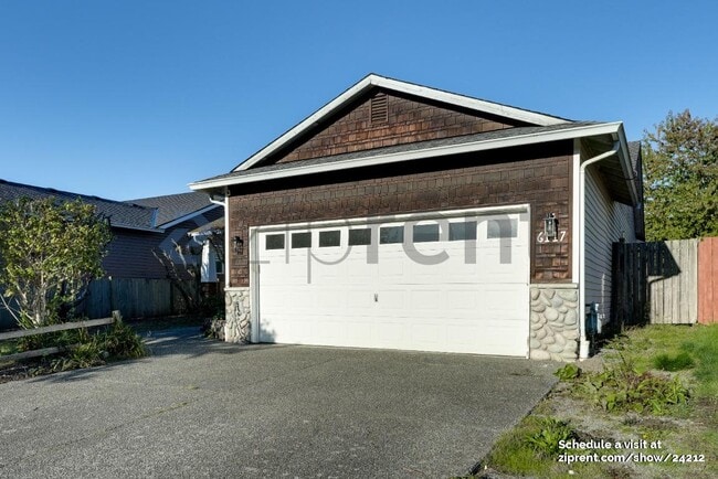 Building Photo - 6117 101st Pl NE