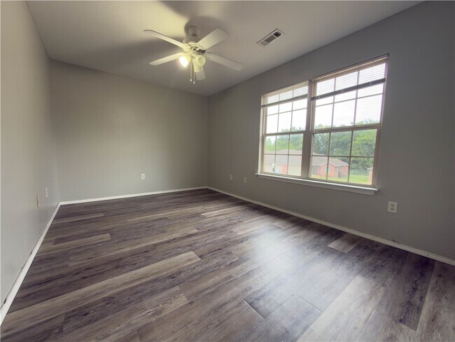 Building Photo - 3207 SW Amberwood Ave