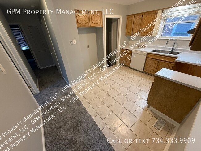 Foto del edificio - 15792 Belmont Ave