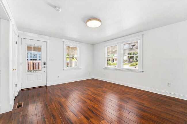 Foto del edificio - Available Now – Move-In Ready Paoli Gem With Updated Finishes, Loft Space & Parking