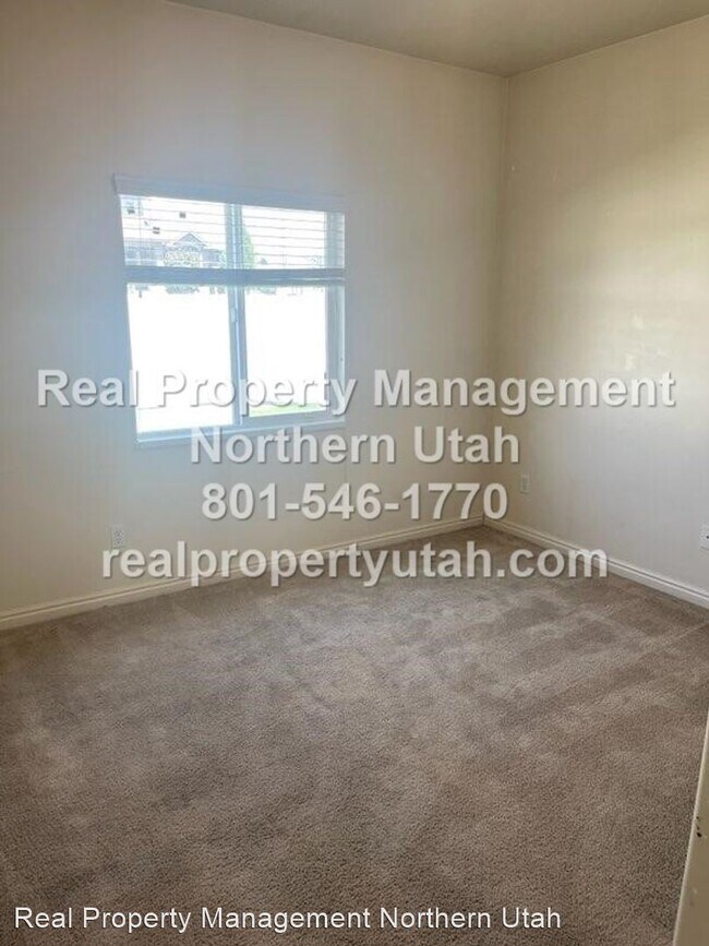 Building Photo - 4 br, 2.5 bath House - 3120 W 525 N