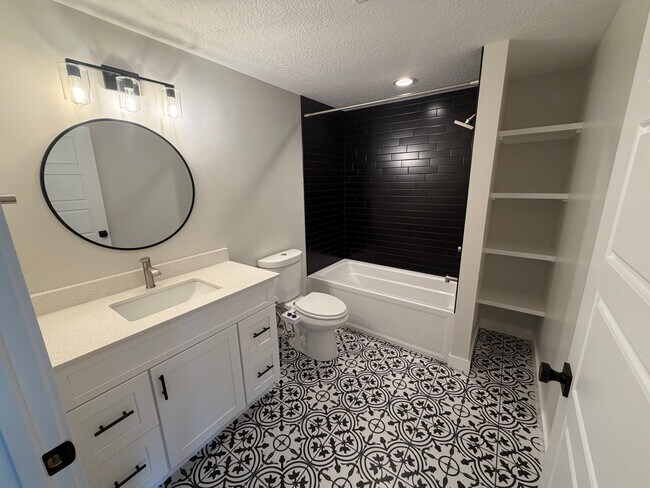 Foto del edificio - 4384 Lower Meadow Dr