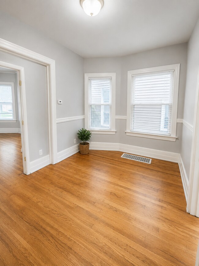 Foto del edificio - 3205 N Bartlett Ave