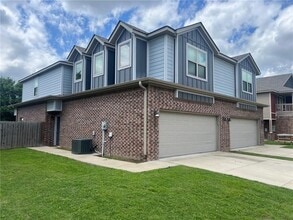 Building Photo - 1211 N Sicily Ln