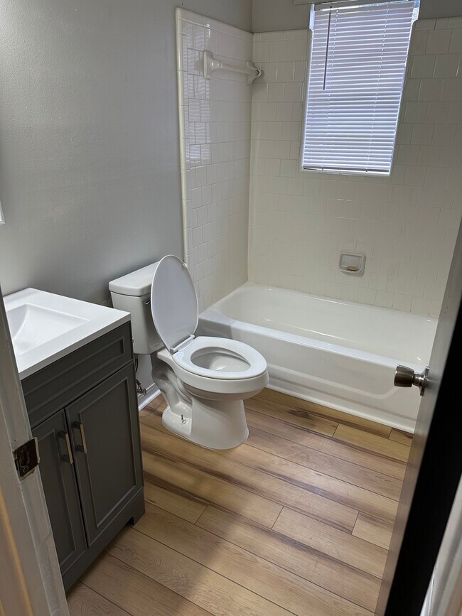 Foto del edificio - 219 N Carys Ln