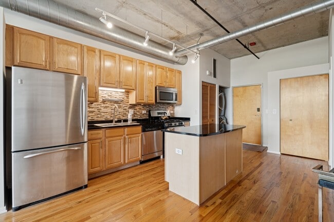 Building Photo - 6 S Laflin St