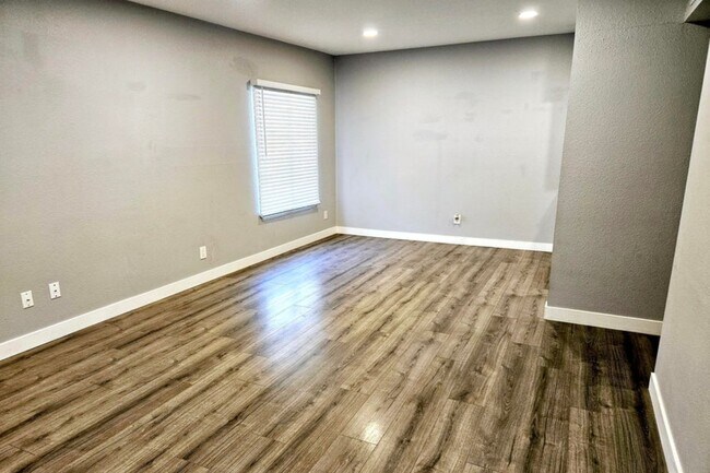 Foto del edificio - 601 N May