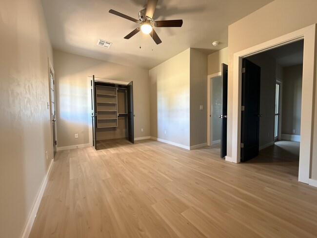 Foto del edificio - 1411 SW Bishop Rd