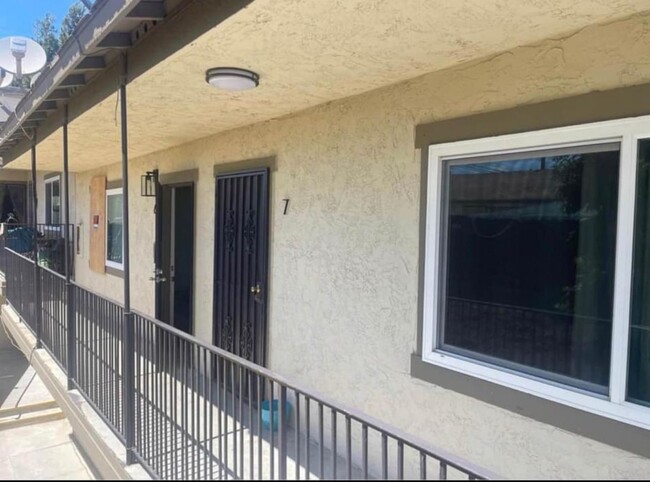 Building Photo - 1 bedroom 1 bath apartment in Chula Vista....