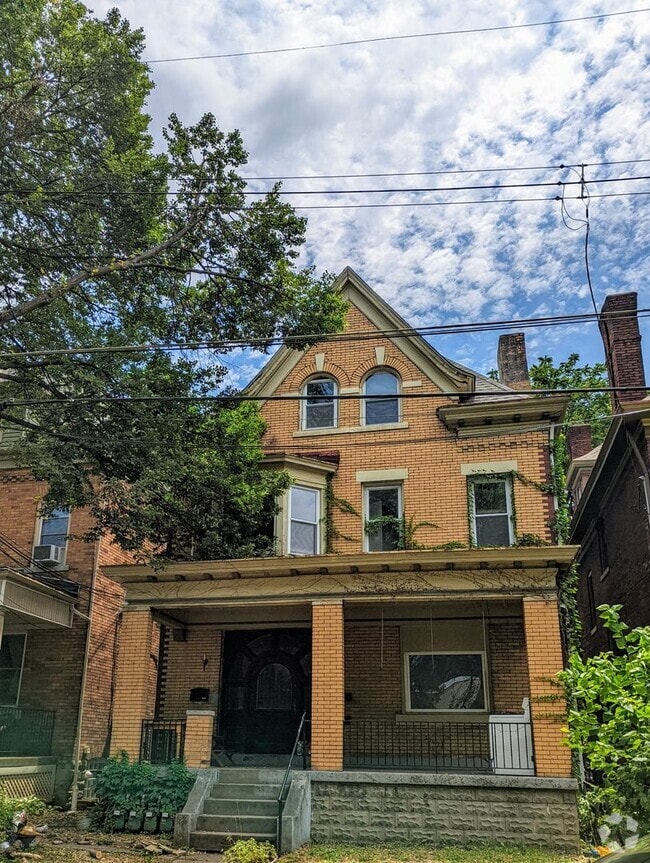 Building Photo - 229 Amber St