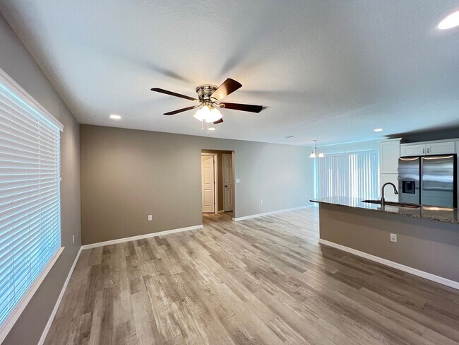 Foto del edificio - GORGEOUS 3BR/2BA Home with Open Floor Plan and Upgraded Features!