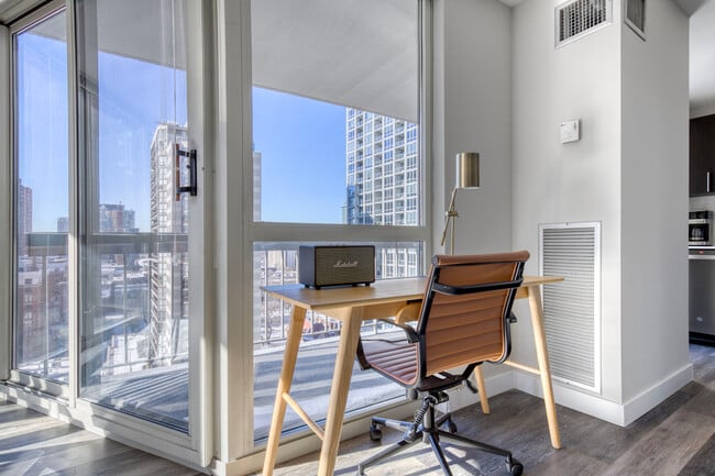 Building Photo - 1 E Delaware Pl