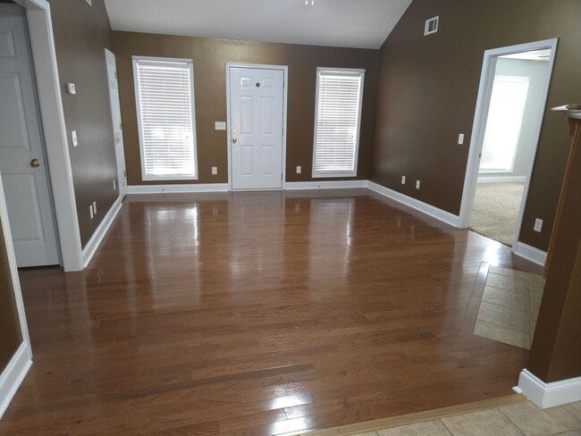 Foto del edificio - FOR RENT in NORTH COLUMBUS! Available NOW!