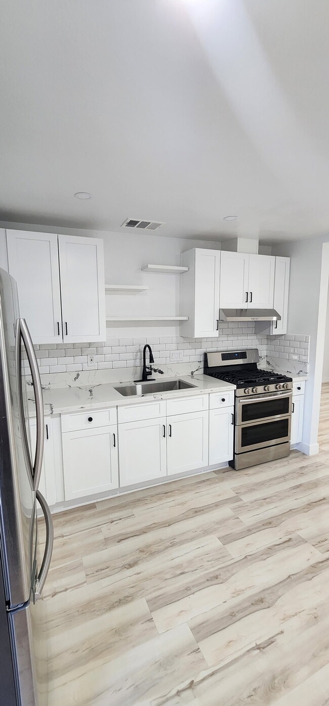 Building Photo - 313 Magnolia Ave