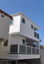 Building Photo - 228 16th Pl