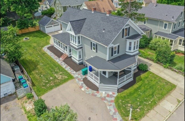 Welcome Home! - 18 1st St