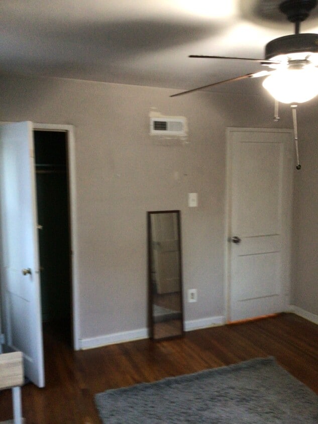 Building Photo - 163 Elmira St SW