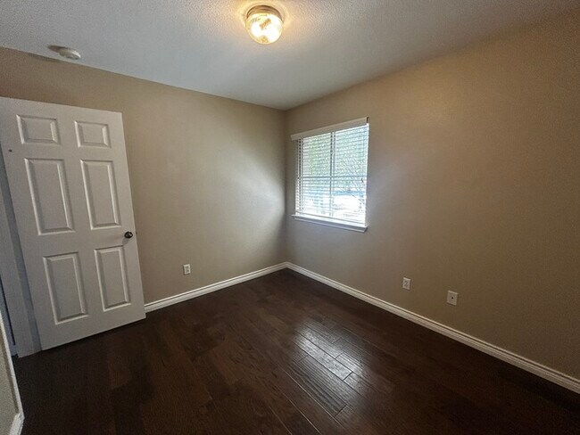 Building Photo - Charming 3 beds 2 baths in Pflugerville!