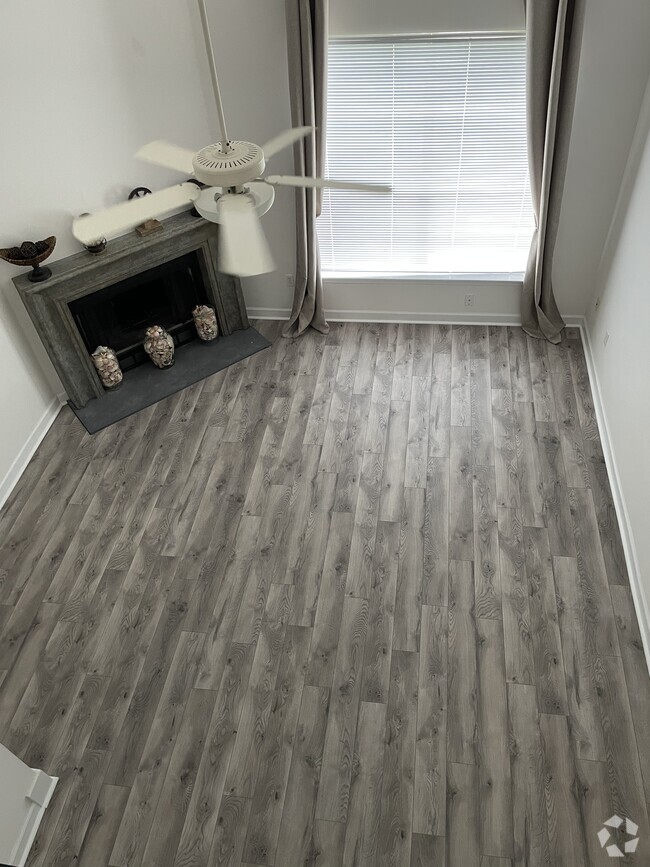 Apartments For Rent in Santa Rosa Beach FL with a Living Room 251