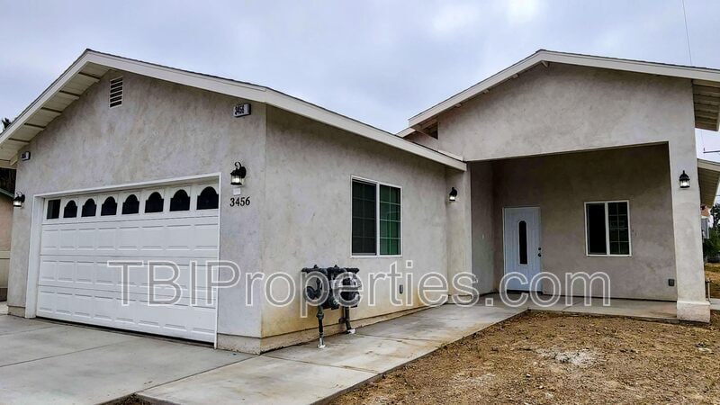 Photo - 3456 Wallace St
