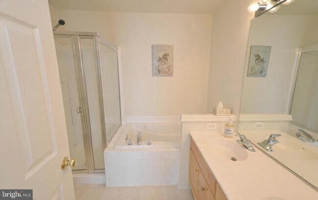 Foto del edificio - 45460 Conductor Terrace