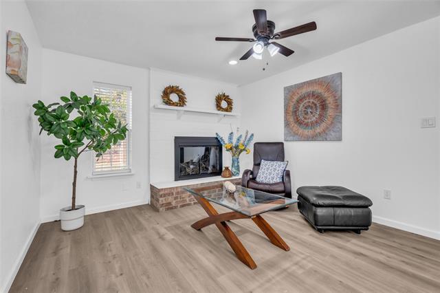 Foto del edificio - 1319-1321 Parkway Ct