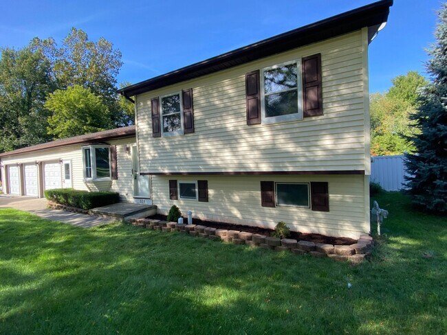Building Photo - 339 Woodcock Dr