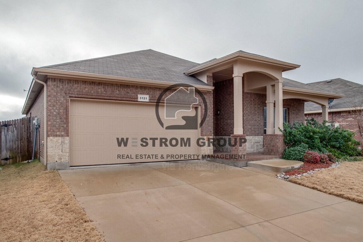 Building Photo - 3121 Hornbeam St