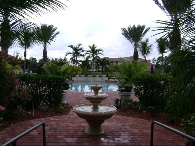 Foto del edificio - GORGEOUS 1 BEDROOM WITH WATER VIEWS IN POR...