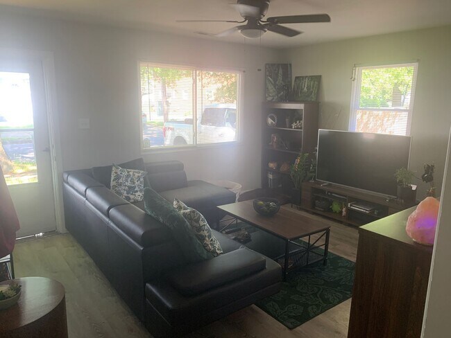 Building Photo - Glen Myrtle Avenue Duplex