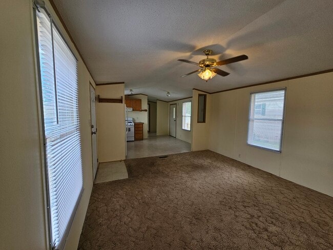 Building Photo - 3 Maple Ln