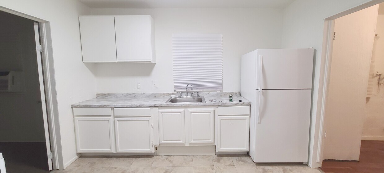 Kitchen - 1220 E Ogden Ave