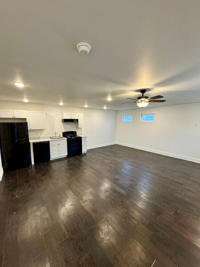 Building Photo - 1119 Woodlawn B - 1 Bed/1 Bath- All New