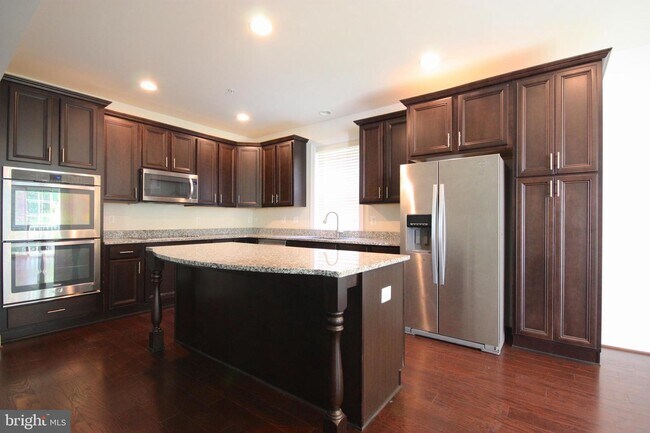 Foto del edificio - 10916 Fairmont Ln
