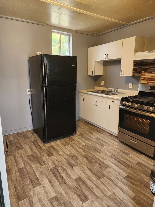 Building Photo - 115 N Walnut St Building Photo - 115 N Walnut St