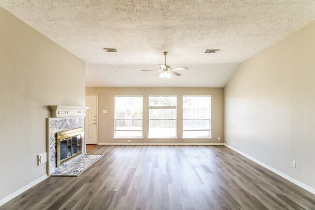 Foto del edificio - 3217 Lee Cir