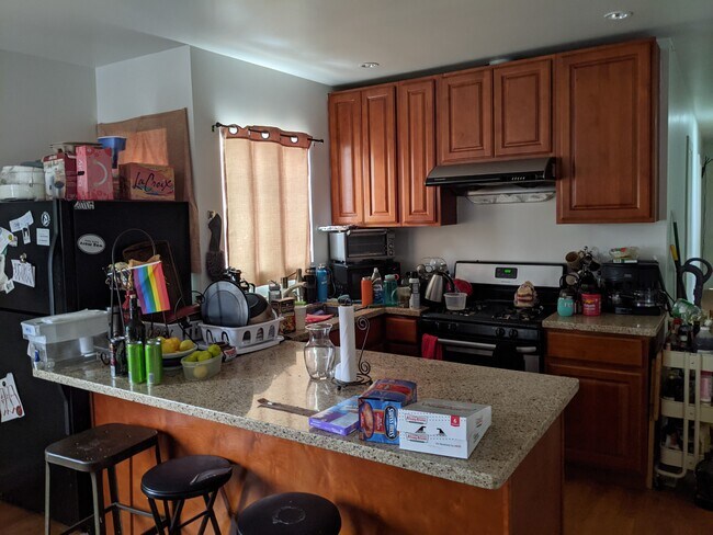 Common Kitchen - 254 Broad St
