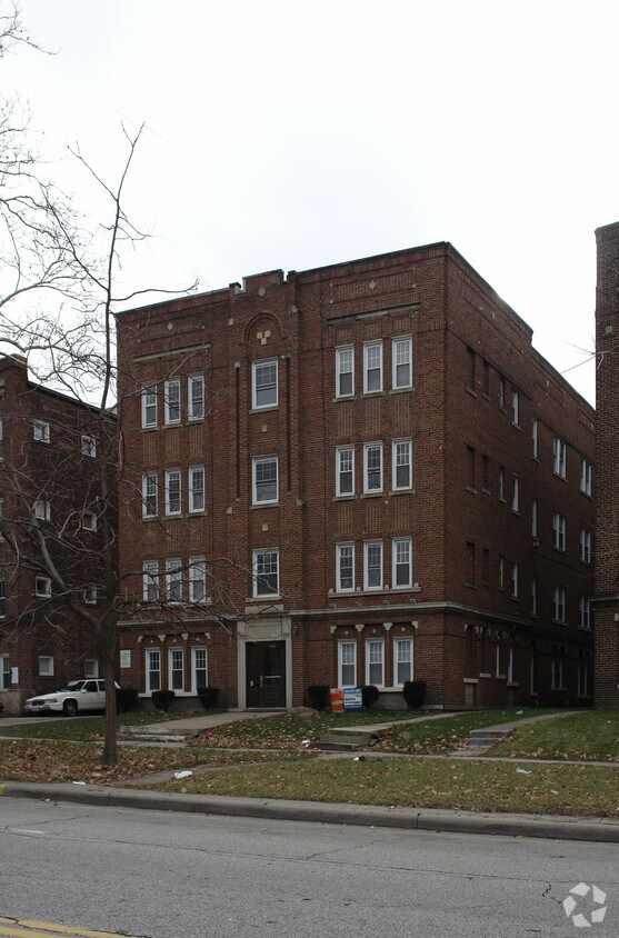 Foto principal - 1368 West Blvd