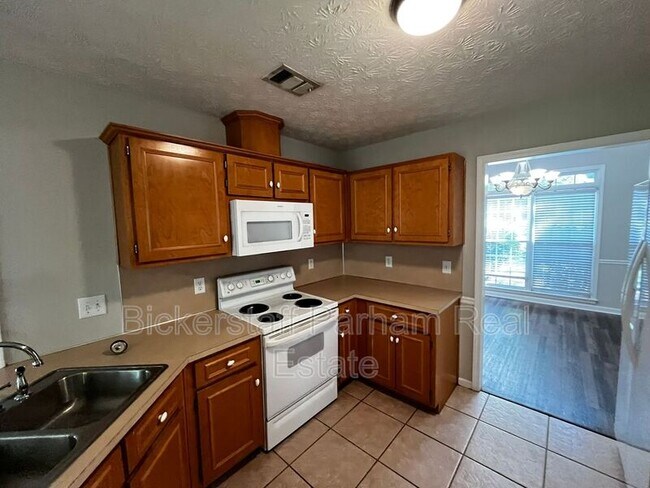 Building Photo - 8012 Rocky Creek Dr