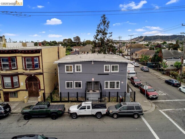 Building Photo - 400 Bissell Ave