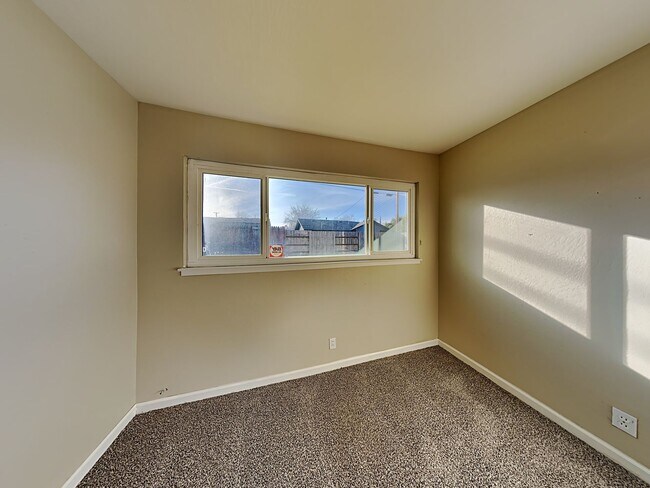 Building Photo - 8116 Butternut Dr
