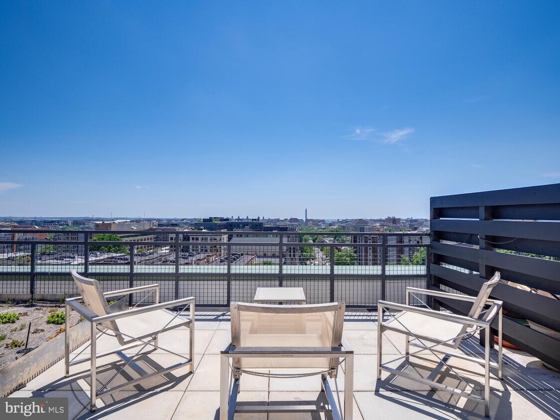 Foto principal - 1468 Belmont St NW