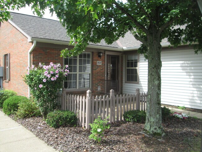 Building Photo - 3537 Chesapeake Dr