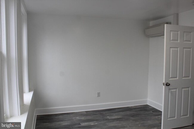 Building Photo - 1204 Monroe St NW