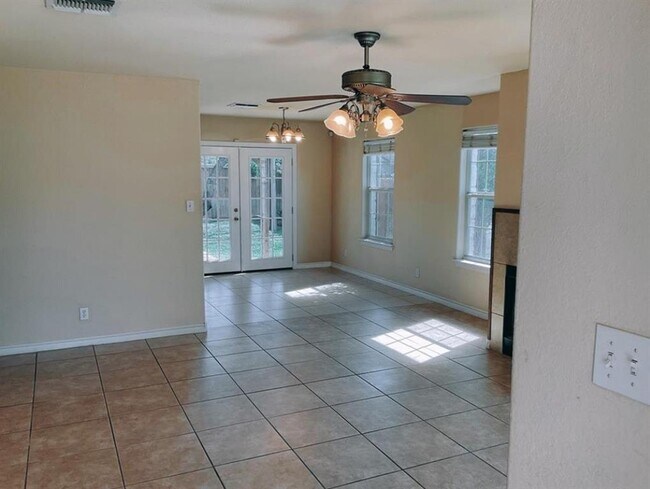 Foto del edificio - 201 Green Oaks Loop