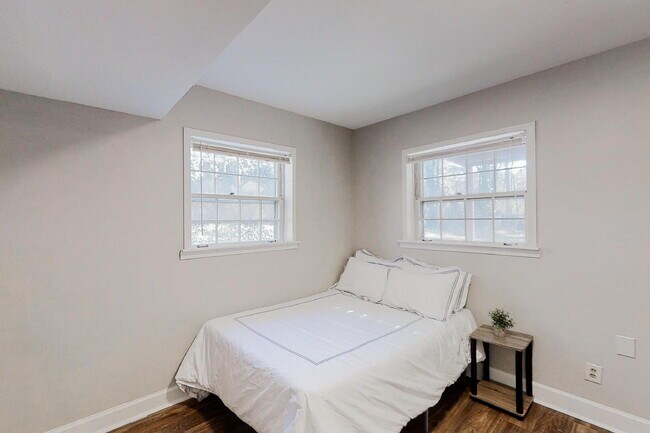 Building Photo - Morrow Home, a 3 mins drive to transit stop Mt Zion Blvd & E Meyer Dr